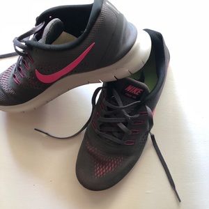 Nike Free RN Tennis Shoes